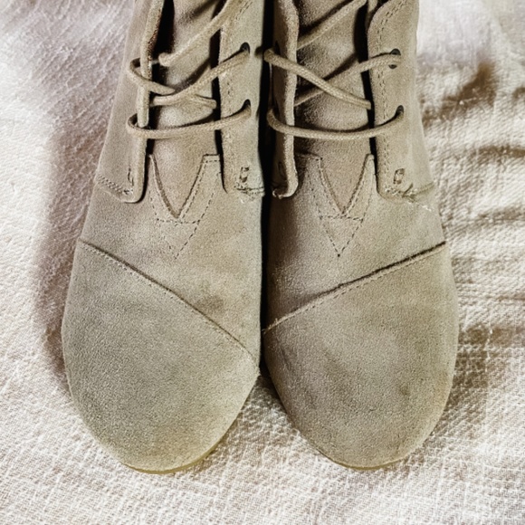 TOMS Suede Wedges - Picture 6 of 6